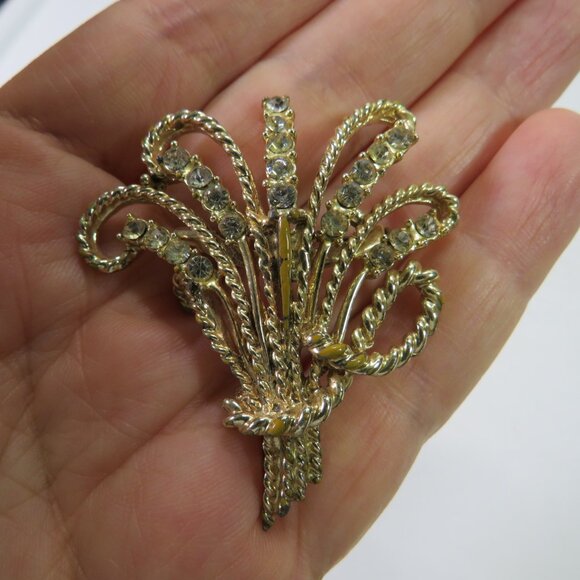 Vintage Gold Floral Bouquet w clear rhinestones (wheat) metal Brooch Lapel Pin - Picture 4 of 8